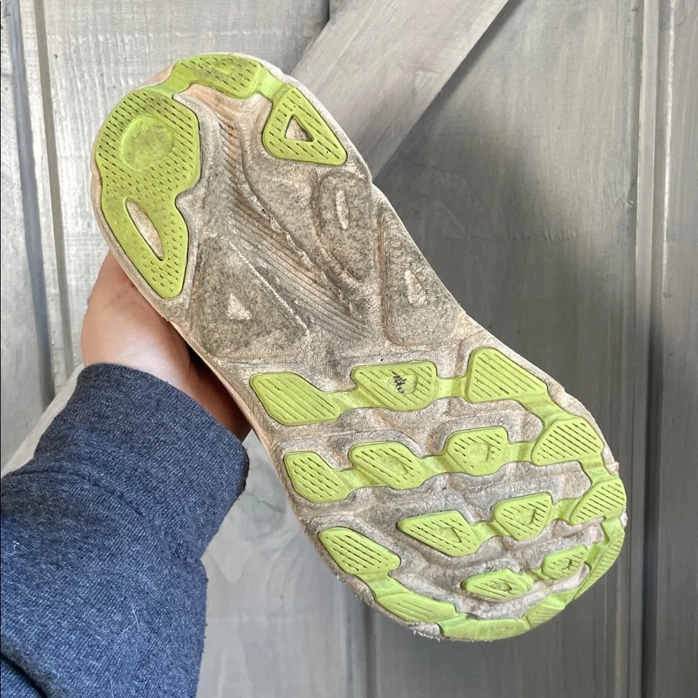 HOKA Clifton Sneaker Size‎ 8.5
